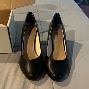 Life Stride Classic Black Heels